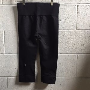 lululemon athletica Pants - Lululemon charcoal crop legging, sz 6, 58887 lululemon athletica Pants - Lululemon charcoal crop legging, sz 6, 58887